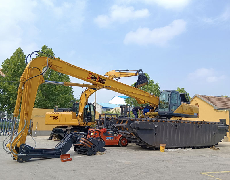 380 Amphibious Excavator