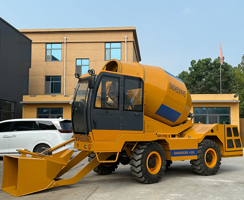 4.0 m³ Chinese self-loading concrete mixer.