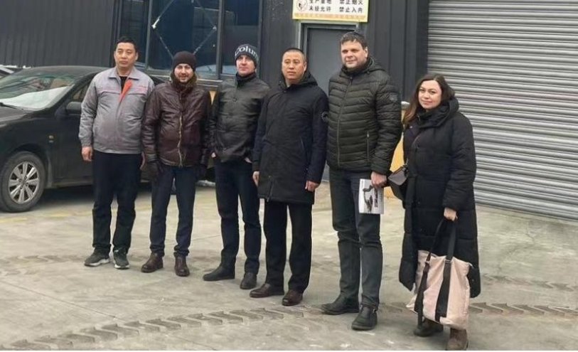 Russian customers come to Shanzhong to customize wheeled excavators