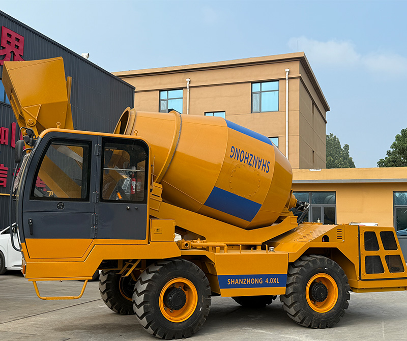 Self-loading concrete mixer SZ6400 with a capacity of 4.0 m³